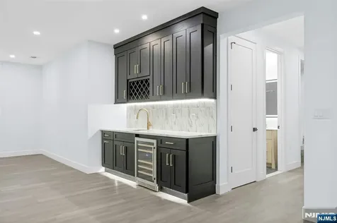 66 Westview Drive Bergenfield NJ 07621