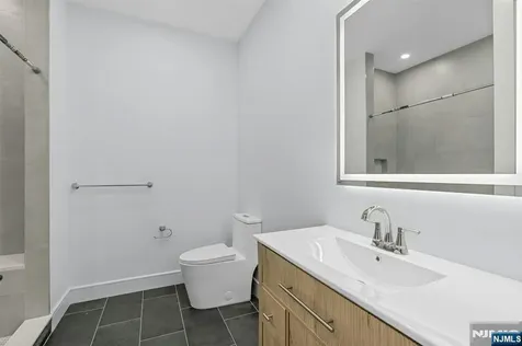 66 Westview Drive Bergenfield NJ 07621
