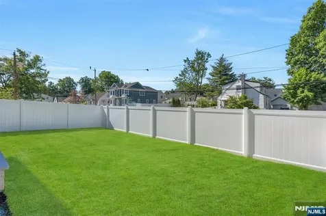 66 Westview Drive Bergenfield NJ 07621