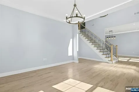 66 Westview Drive Bergenfield NJ 07621
