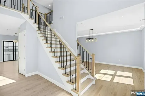 66 Westview Drive Bergenfield NJ 07621