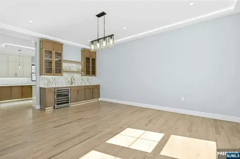 66 Westview Drive Bergenfield NJ 07621