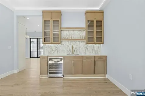 66 Westview Drive Bergenfield NJ 07621