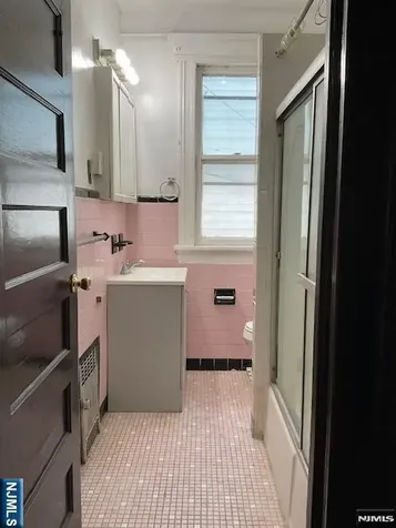 29 17th Street East Orange NJ 07018
