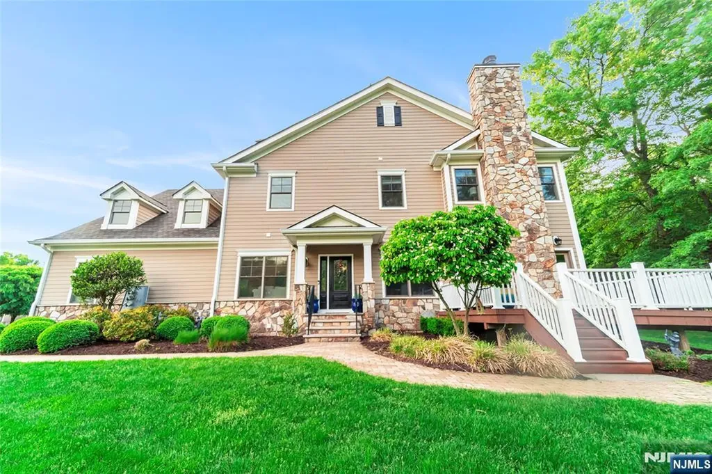 32 Cherrywood Court River Vale NJ 07675