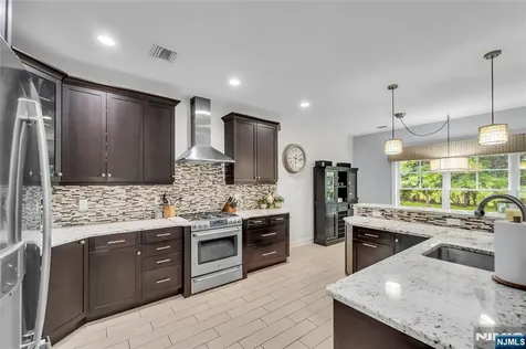 32 Cherrywood Court River Vale NJ 07675