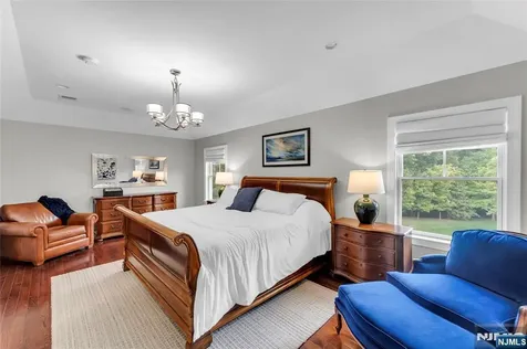 32 Cherrywood Court River Vale NJ 07675
