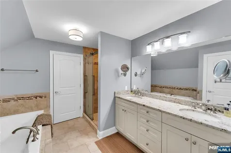 32 Cherrywood Court River Vale NJ 07675