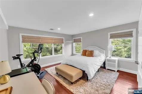 32 Cherrywood Court River Vale NJ 07675