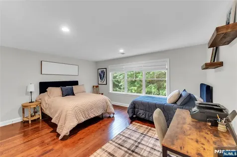32 Cherrywood Court River Vale NJ 07675