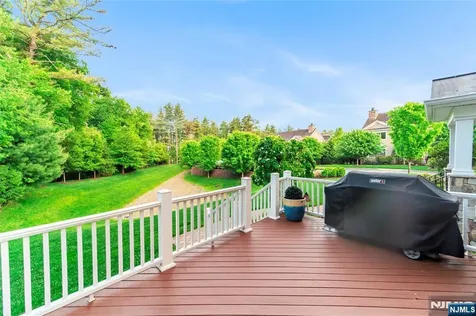 32 Cherrywood Court River Vale NJ 07675