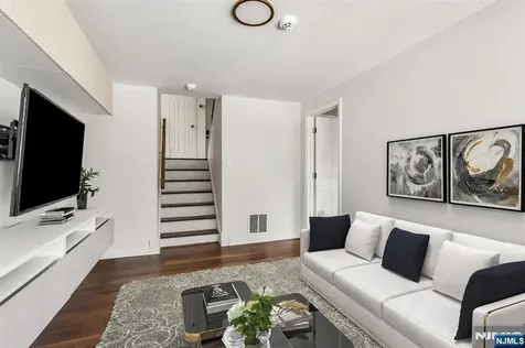 32 Brantwood Place Clifton NJ 07013