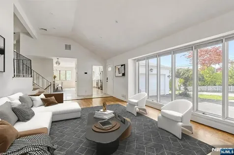 32 Brantwood Place Clifton NJ 07013