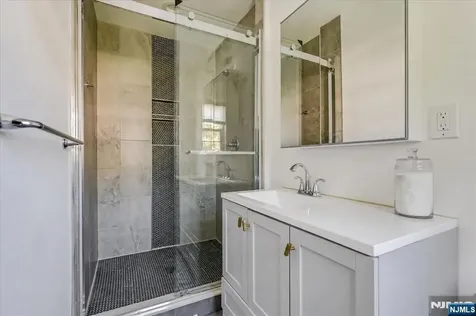 32 Brantwood Place Clifton NJ 07013