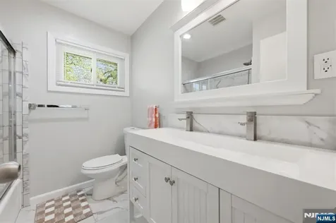 455 Hoffman Avenue New Milford NJ 07646