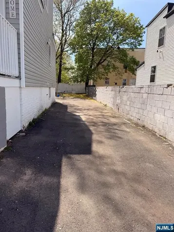 392 14th Avenue Irvington NJ 07111
