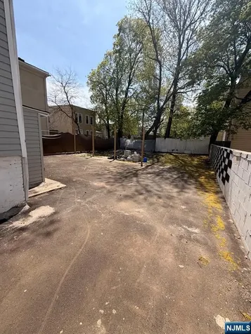 392 14th Avenue Irvington NJ 07111