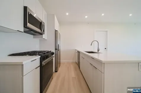401 E Central Boulevard Palisades Park NJ 07650