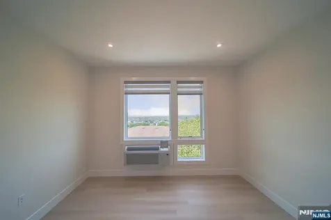 401 E Central Boulevard Palisades Park NJ 07650
