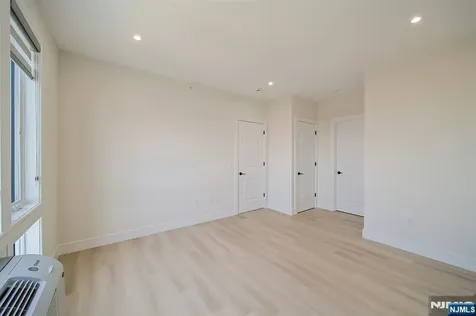 401 E Central Boulevard Palisades Park NJ 07650