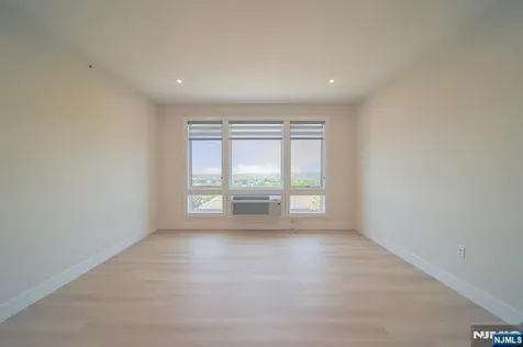 401 E Central Boulevard Palisades Park NJ 07650