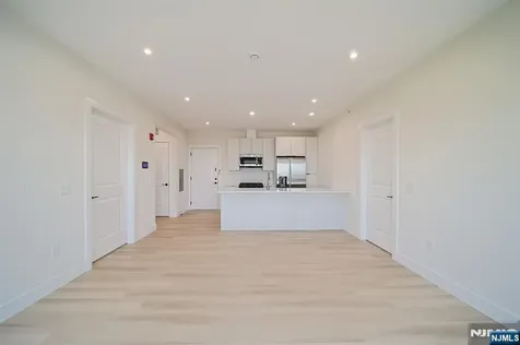 401 E Central Boulevard Palisades Park NJ 07650