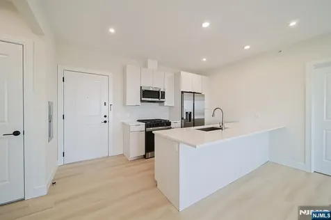 401 E Central Boulevard Palisades Park NJ 07650