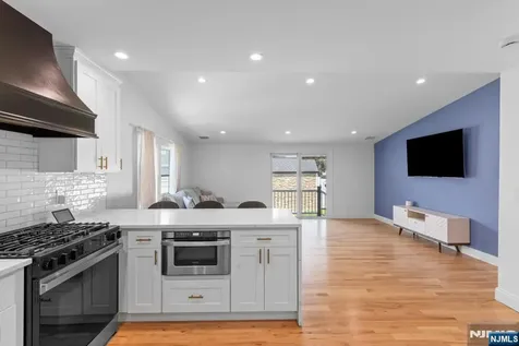 385 Copeland Avenue Lyndhurst NJ 07071