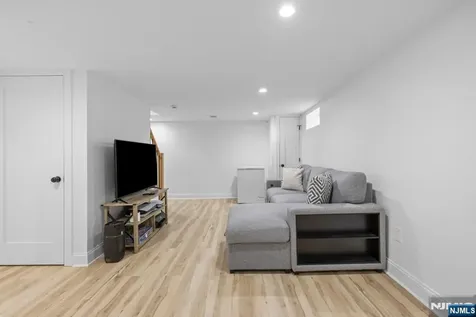 385 Copeland Avenue Lyndhurst NJ 07071
