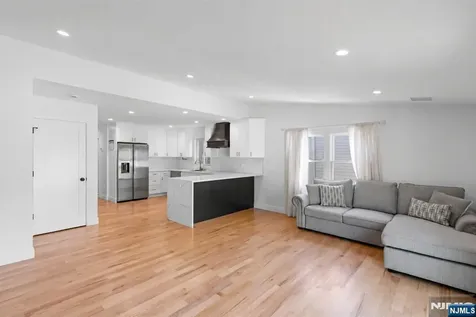 385 Copeland Avenue Lyndhurst NJ 07071