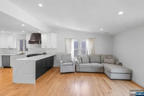 385 Copeland Avenue Lyndhurst NJ 07071