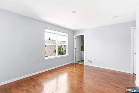 299 N 13th Street Newark NJ 07107