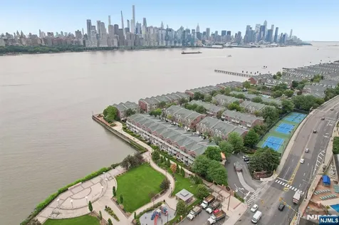 66 Lydia Guttenberg NJ 07093