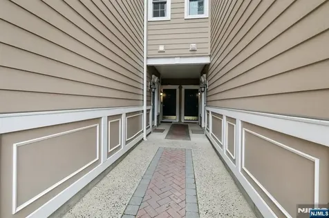 66 Lydia Guttenberg NJ 07093