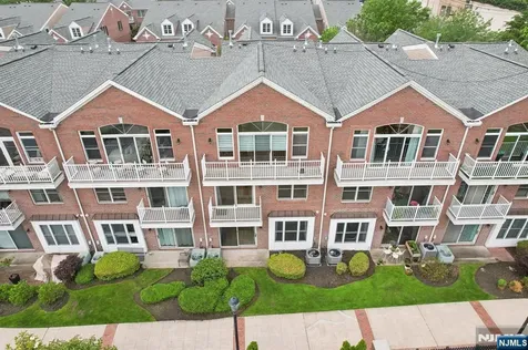66 Lydia Guttenberg NJ 07093