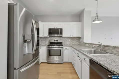 66 Lydia Guttenberg NJ 07093