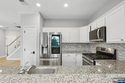 66 Lydia Guttenberg NJ 07093