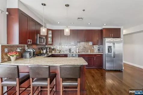 137 20th Street Union City NJ 07087