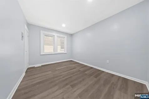 134 Dewey Street Newark NJ 07112