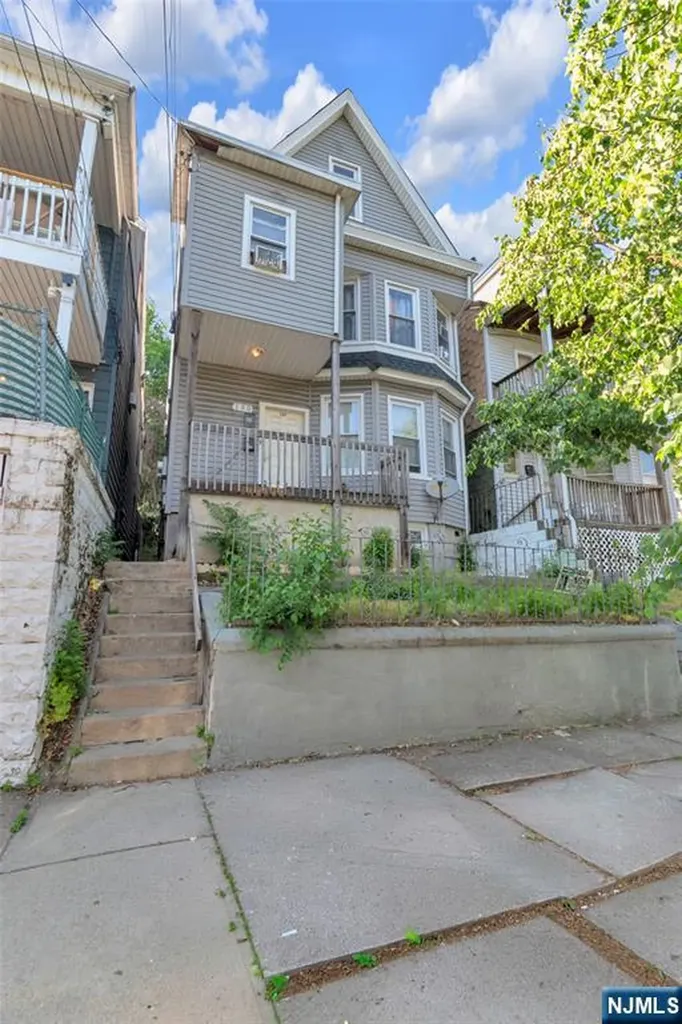 135 N 4th Street Paterson NJ 07522