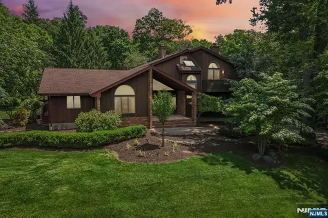 741 Natures Way Franklin Lakes NJ 07417