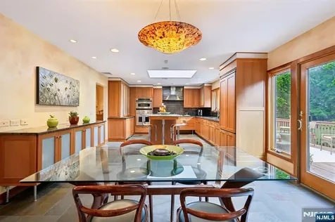 741 Natures Way Franklin Lakes NJ 07417