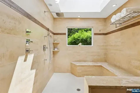 741 Natures Way Franklin Lakes NJ 07417