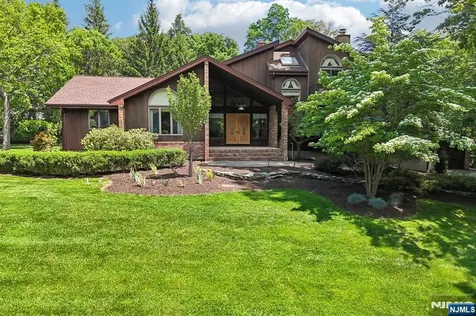 741 Natures Way Franklin Lakes NJ 07417