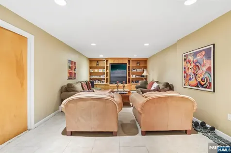 741 Natures Way Franklin Lakes NJ 07417