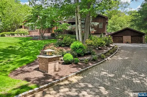 741 Natures Way Franklin Lakes NJ 07417