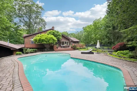741 Natures Way Franklin Lakes NJ 07417