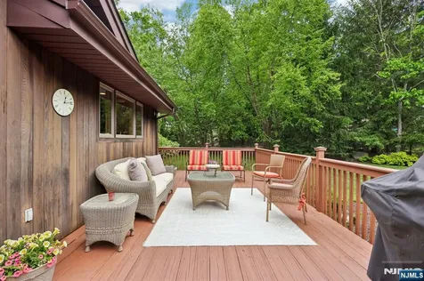 741 Natures Way Franklin Lakes NJ 07417