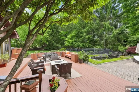 741 Natures Way Franklin Lakes NJ 07417