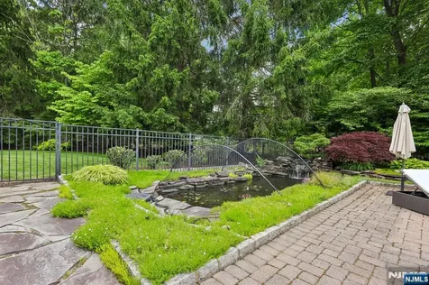 741 Natures Way Franklin Lakes NJ 07417